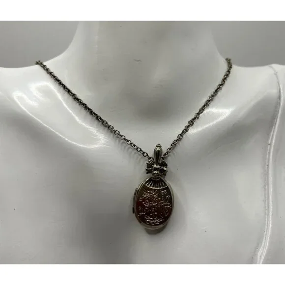 Antique "1928"  Floral Engraved Locket Pendant Necklace Silver-Tone Chain - Picture 7 of 9